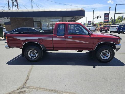 Used 1990 Toyota Pickup Deluxe AWD/4WD image 4