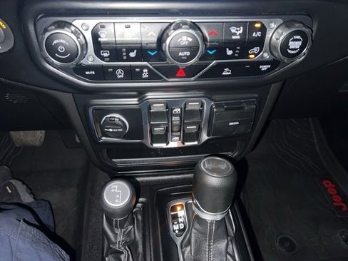 Used 2022 Jeep Wrangler Unlimited Sahara w/ Cold Weather Group image 34