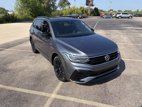 Used 2022 Volkswagen Tiguan SE R-Line AWD/4WD image 8