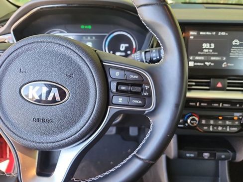 Used 2020 Kia Niro EX image 24