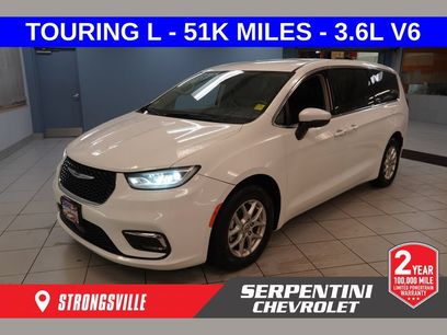 Used 2023 Chrysler Pacifica Touring-L