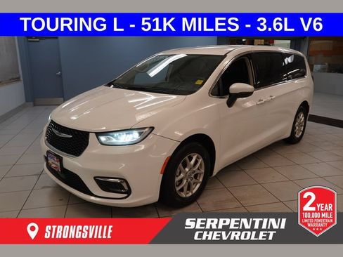 Used 2023 Chrysler Pacifica Touring-L FWD image 1
