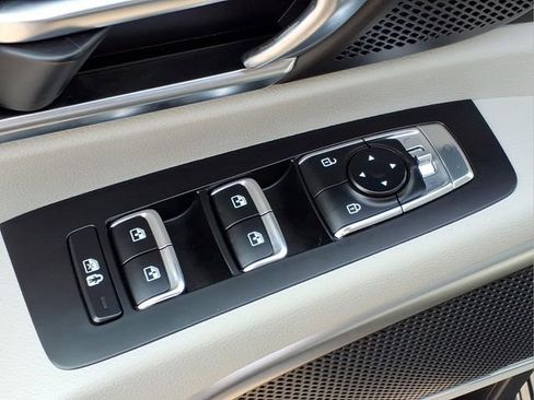 Used 2024 Kia Telluride EX w/ EX Captain's Chair Package FWD image 18