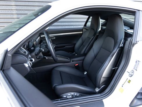 Certified 2025 Porsche 718 Cayman image 5