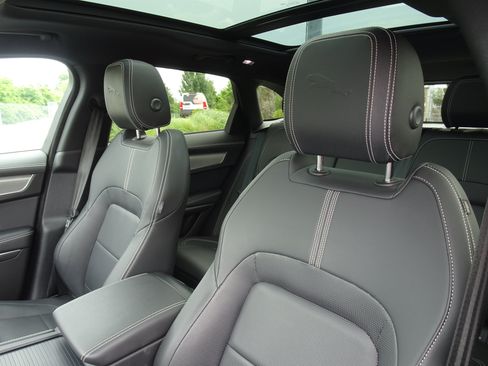 New 2025 Jaguar F-PACE R-Dynamic S AWD/4WD image 19