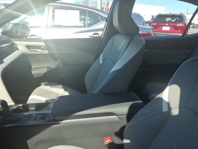 Used 2026 Toyota Camry SE w/ Convenience Package FWD image 5