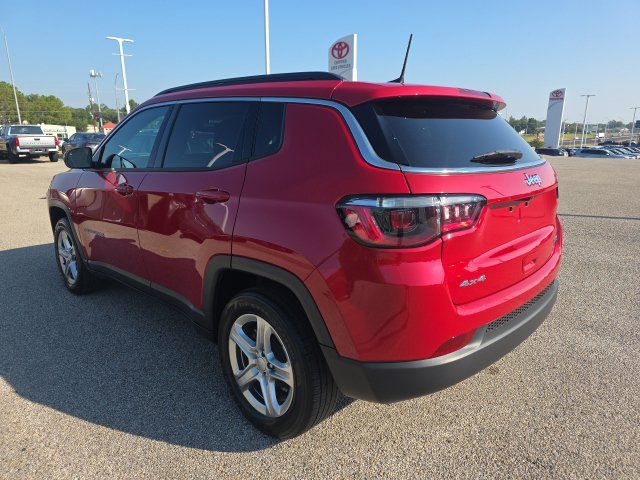 Used 2023 Jeep Compass Latitude w/ Convenience Group AWD/4WD image 7