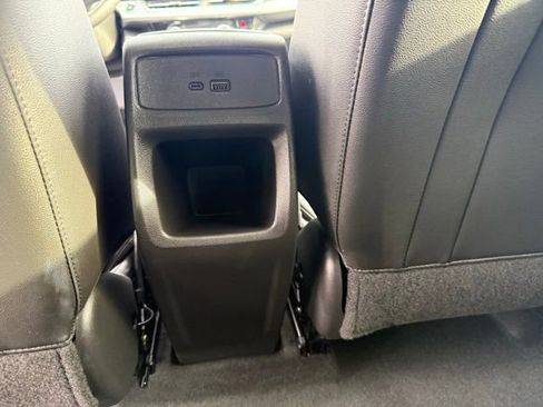 Used 2025 Chevrolet Trax LT w/ LT Convenience Package image 31