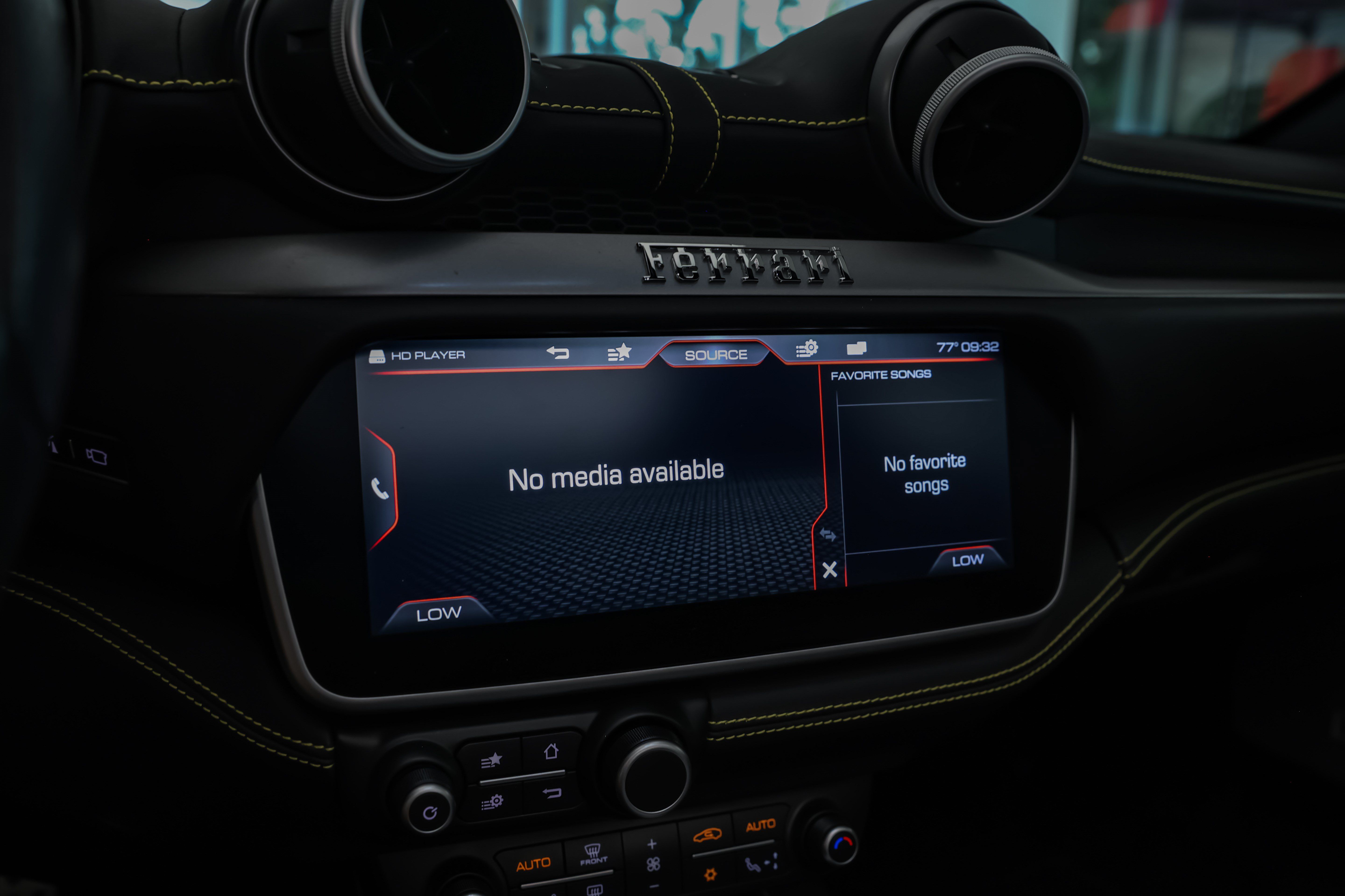 Used 2019 Ferrari Portofino RWD image 25