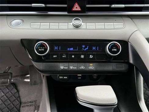 Used 2024 Hyundai Elantra SEL image 16