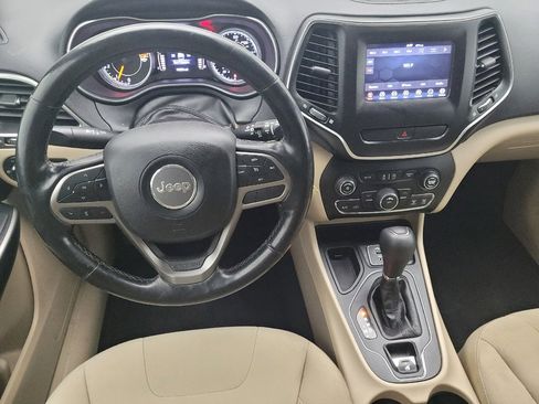 Used 2020 Jeep Cherokee Latitude w/ Cold Weather Group image 22