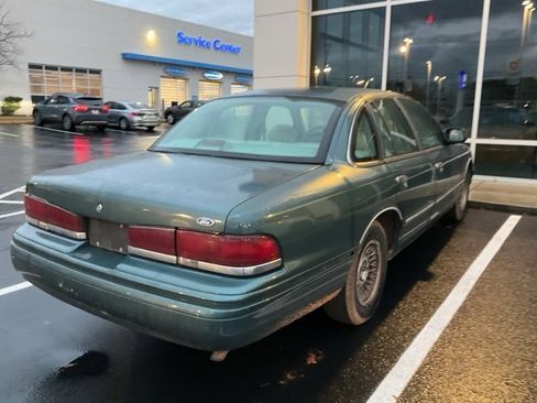 Used 1995 Ford Crown Victoria LX image 6