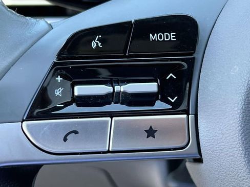 Certified 2025 Hyundai Elantra SEL FWD image 21