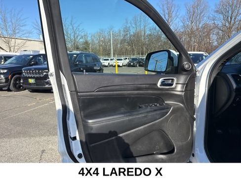 Used 2022 Jeep Grand Cherokee Laredo X AWD/4WD image 36
