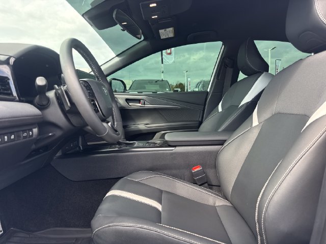 Used 2026 Toyota Camry Hybrid FWD image 13