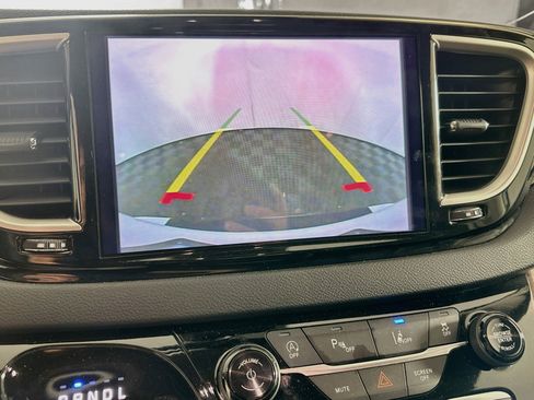 Used 2024 Chrysler Pacifica Touring-L FWD image 22