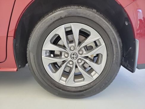 Used 2024 Toyota Sienna XLE FWD image 12