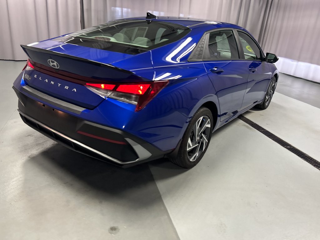 Used 2025 Hyundai Elantra Sport FWD image 7