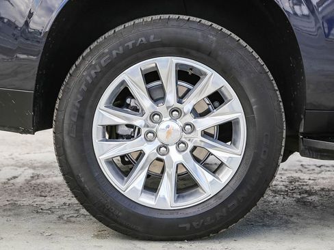 Used 2025 Chevrolet Suburban Premier image 12