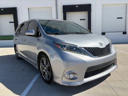Used 2017 Toyota Sienna SE Premium