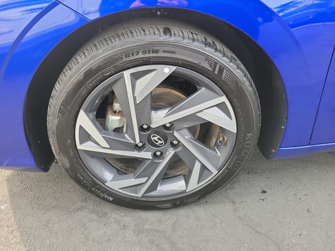 Certified 2025 Hyundai Elantra Sport FWD image 32