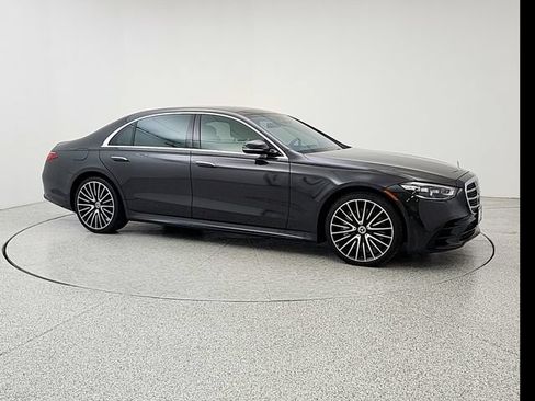 Used 2022 Mercedes-Benz S 580 4MATIC Sedan image 3