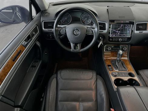 Used 2013 Volkswagen Touareg TDI AWD/4WD image 10