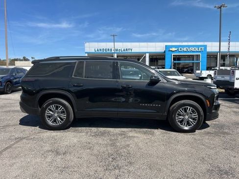 New 2026 Chevrolet Traverse LT image 2