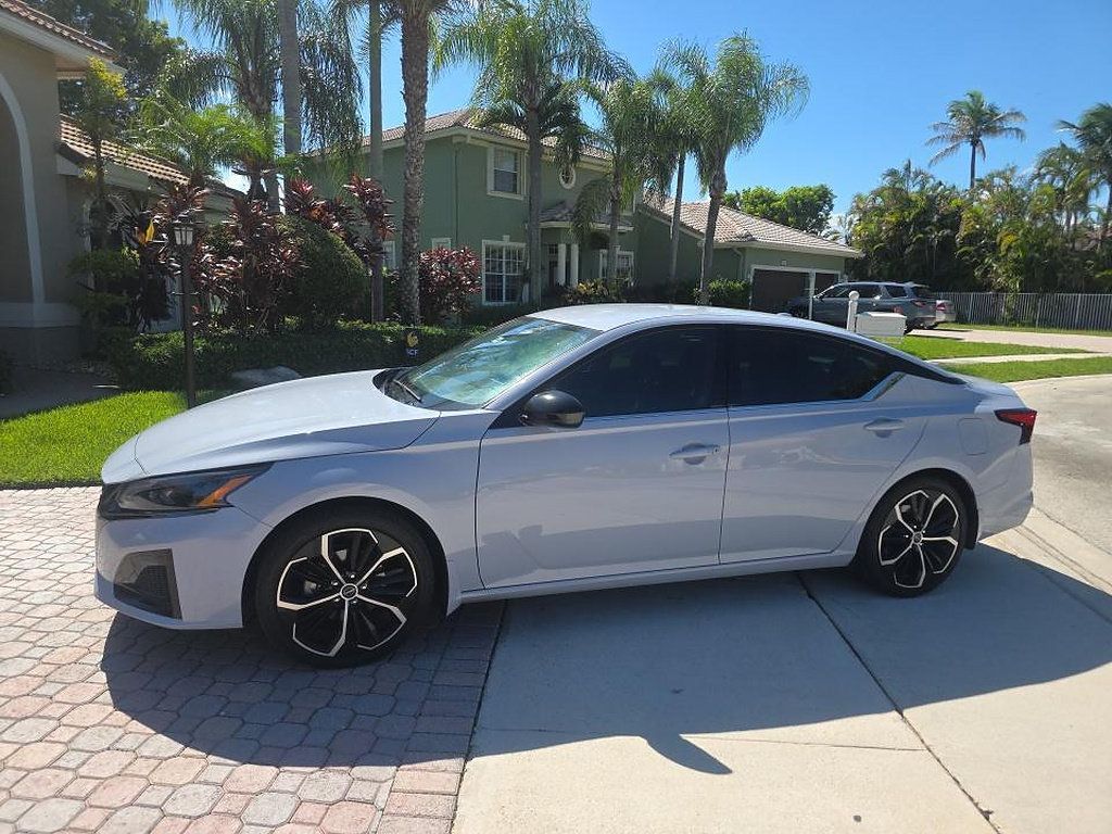 Certified 2023 Nissan Altima 2.5 SR FWD image 3