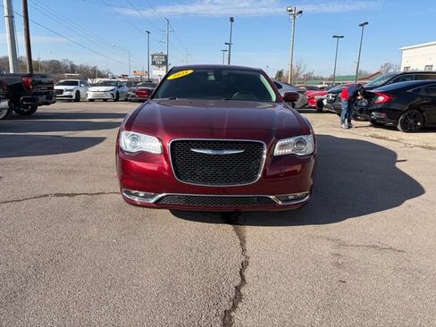 Used 2021 Chrysler 300 Touring L RWD image 2