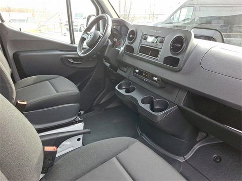 Used 2025 Mercedes-Benz Sprinter 2500 image 13