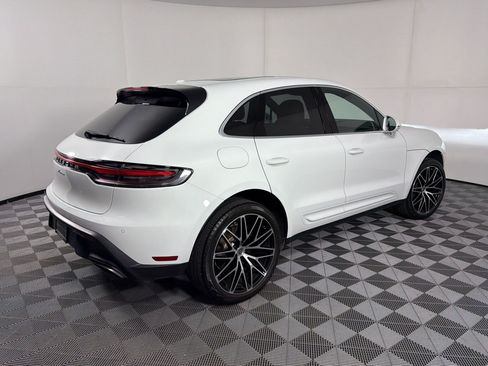 Certified 2024 Porsche Macan AWD/4WD image 9