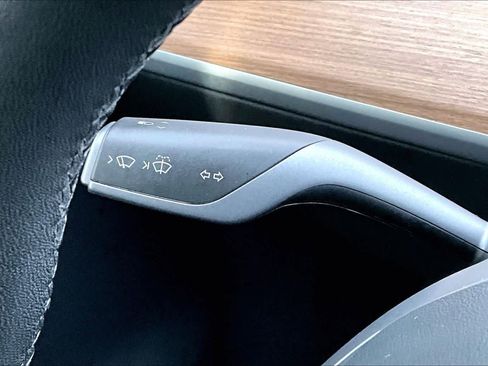 Used 2020 Tesla Model Y Long Range image 34