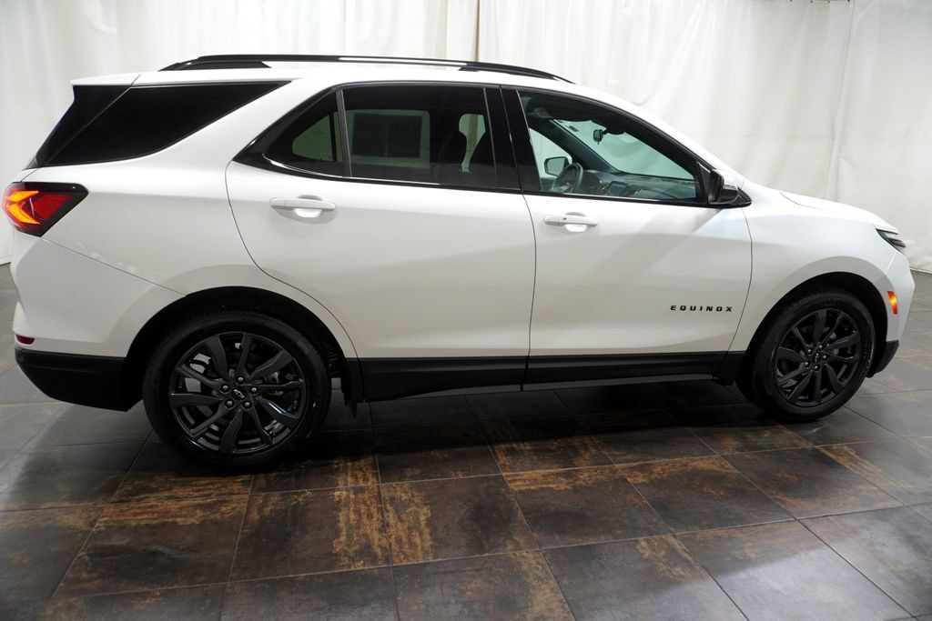 Used 2024 Chevrolet Equinox RS FWD image 3