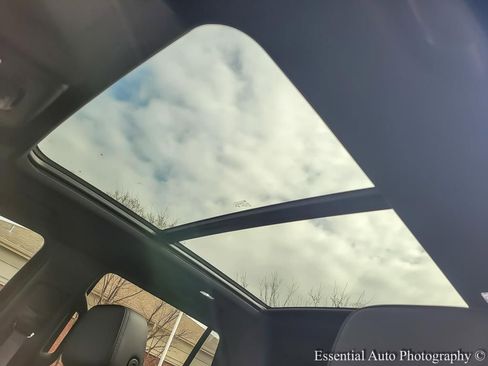 Used 2026 GMC Yukon Denali w/ Sun & Power Step Package image 10