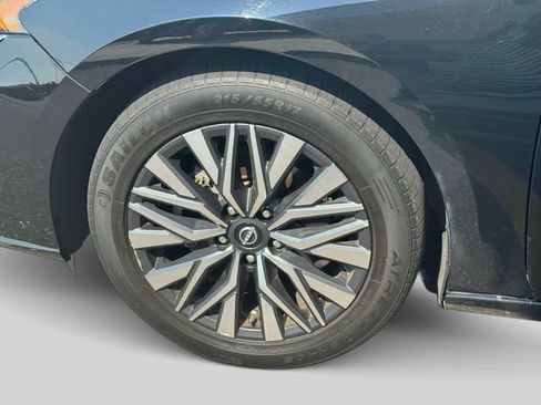 Used 2024 Nissan Altima 2.5 SV FWD image 10
