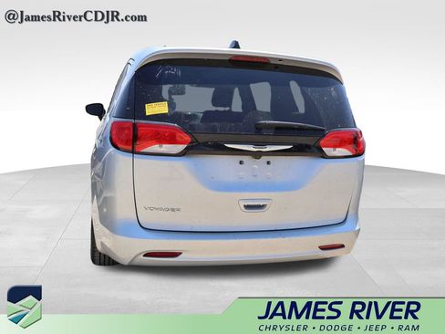 Used 2023 Chrysler Voyager LX FWD image 16