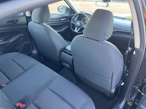 Used 2025 Nissan Altima 2.5 SV FWD image 35