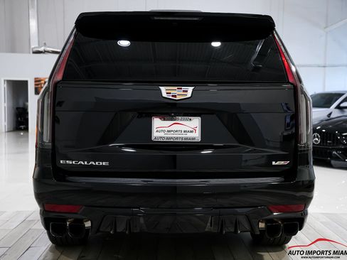 Used 2023 Cadillac Escalade V AWD/4WD image 21