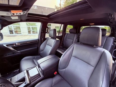 Used 2023 Lexus GX 460 Luxury w/ Sport Design Package image 16