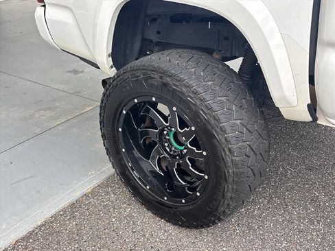 Used 2018 Toyota Tacoma SR5 RWD image 27