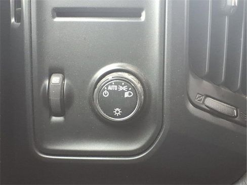 Used 2018 Chevrolet Silverado 1500 Custom w/ Custom Convenience Package image 16