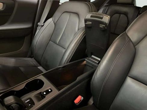 Used 2023 Volvo XC40 B4 Core w/ Convenience Package FWD image 81