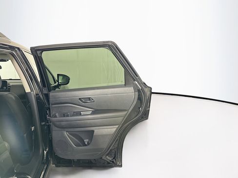 Used 2025 Nissan Pathfinder SV AWD/4WD image 30