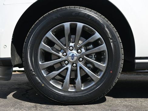 Used 2019 Ford Expedition Limited w/ Equipment Group 301A image 7