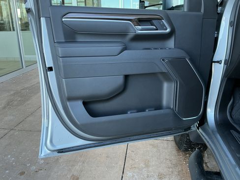 Used 2025 Chevrolet Silverado 3500 LT w/ Convenience Package image 14