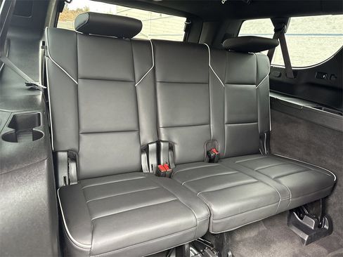 Used 2022 Cadillac Escalade ESV Premium Luxury w/ Performance Package image 18