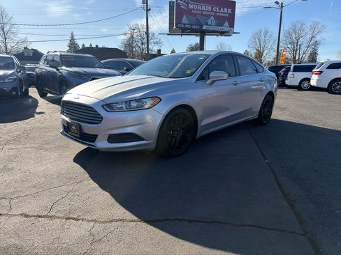 Used 2014 Ford Fusion SE image 2