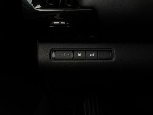 Used 2025 Nissan Pathfinder SV FWD image 23