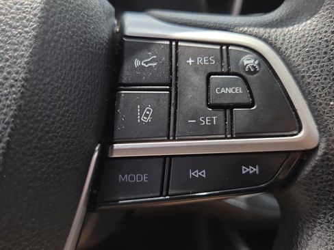 Used 2022 Toyota Highlander L FWD image 27